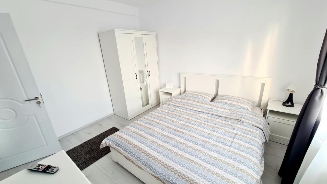 Belle Apartments - Central Пітешть Екстер'єр фото